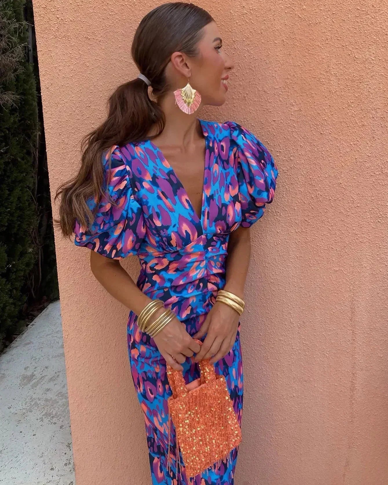 Simona | Elegantna haljina s V izrezom i nabranim rukavima